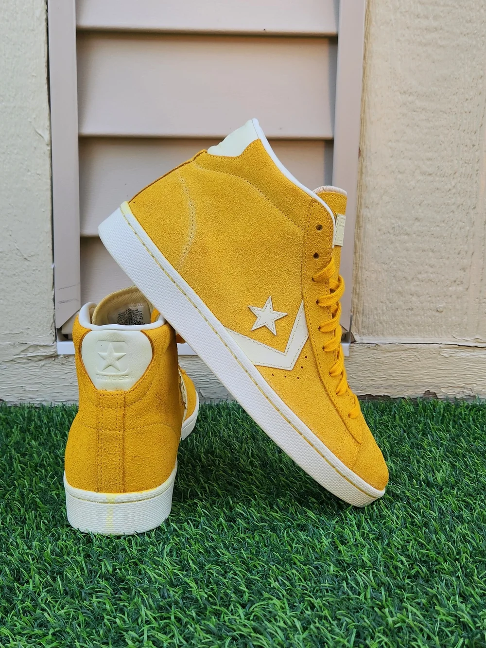 Converse Pro Leather Mid Yellow…One Star Mid Top Suede Leather SIZE 10.5